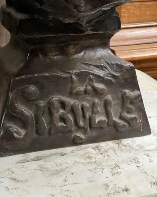 Bronze statue “villanis” 