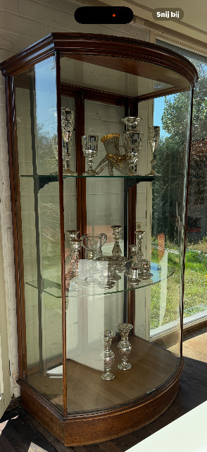 J JACOBSON.  VITRINE 