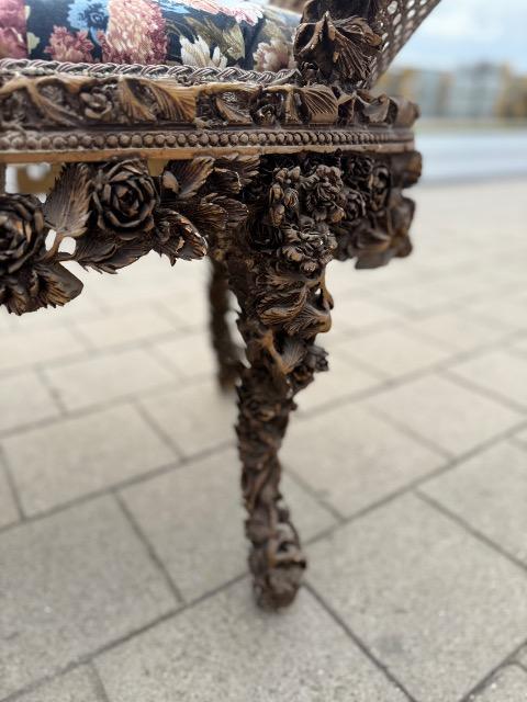 CARVEDWOODENBENCH