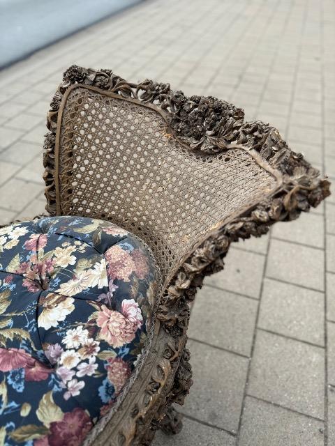CARVEDWOODENBENCH