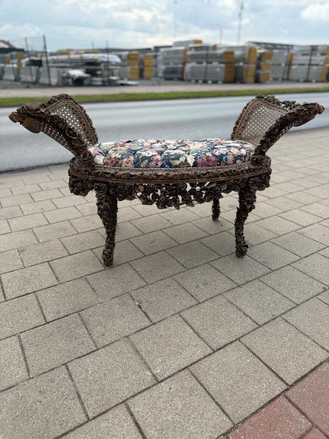 CARVEDWOODENBENCH