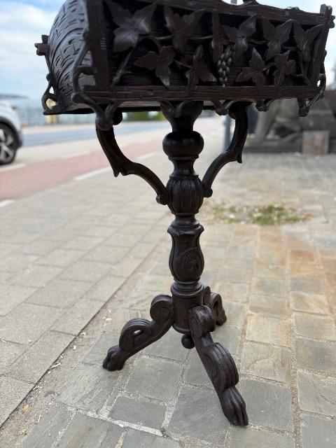 BLACK FOREST PLANTER 