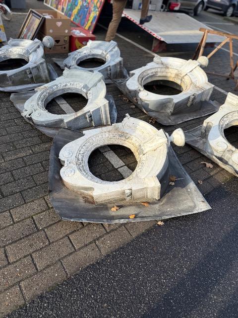 Lot of œil de bœuf en zinc 