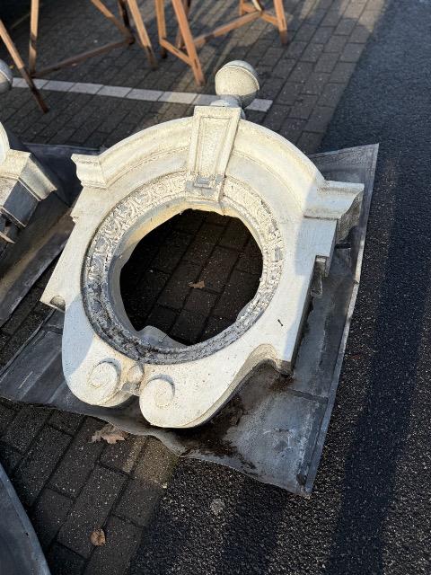 Lot of œil de bœuf en zinc 