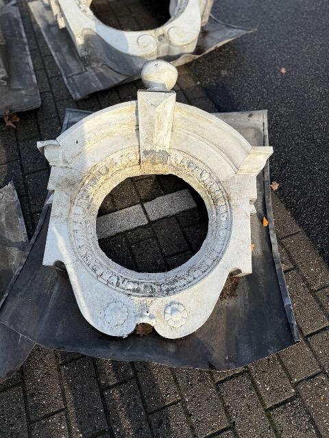 Lot of œil de bœuf en zinc 