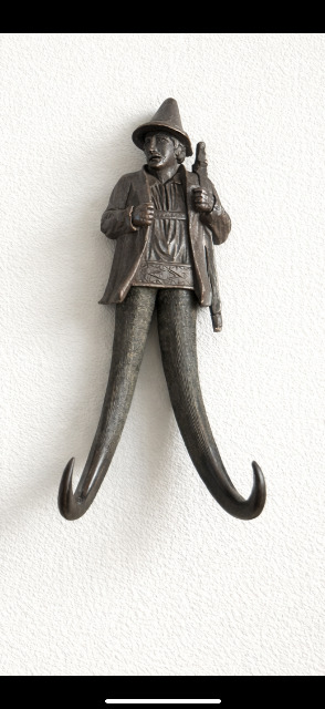 PAIR BLACKFOREST HOOKS 