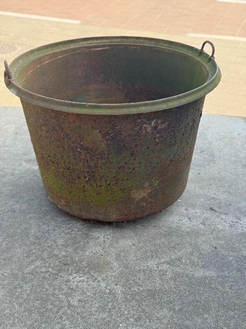 CAST IRON PLANTER H 57 cm D 97 cm 